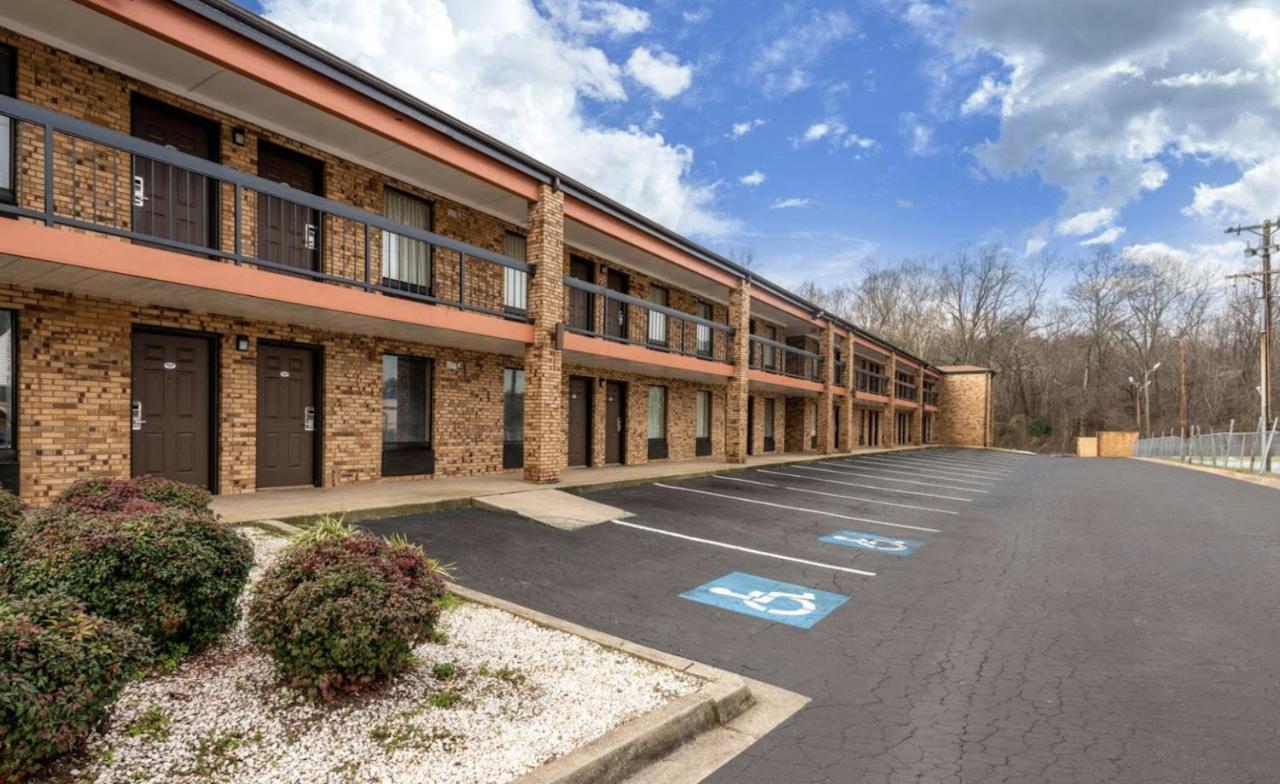 Southern Inn And Suites Spartanburg Exterior photo